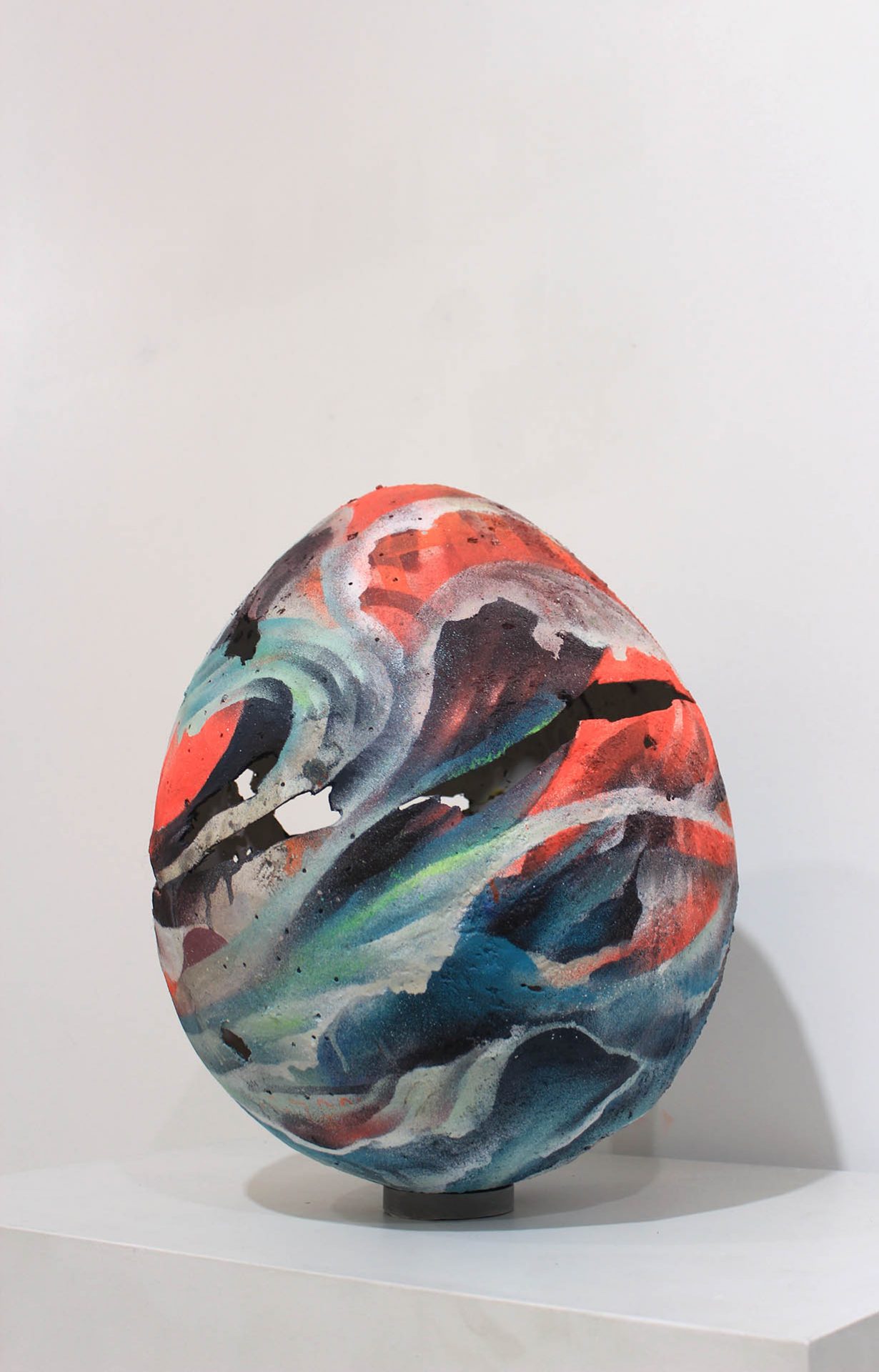 roubens-sanzache-contemporary-abstract-organic-vegetal-dynamic-art-graffiti-paint-sculpture-concrete-lighting-egg_03