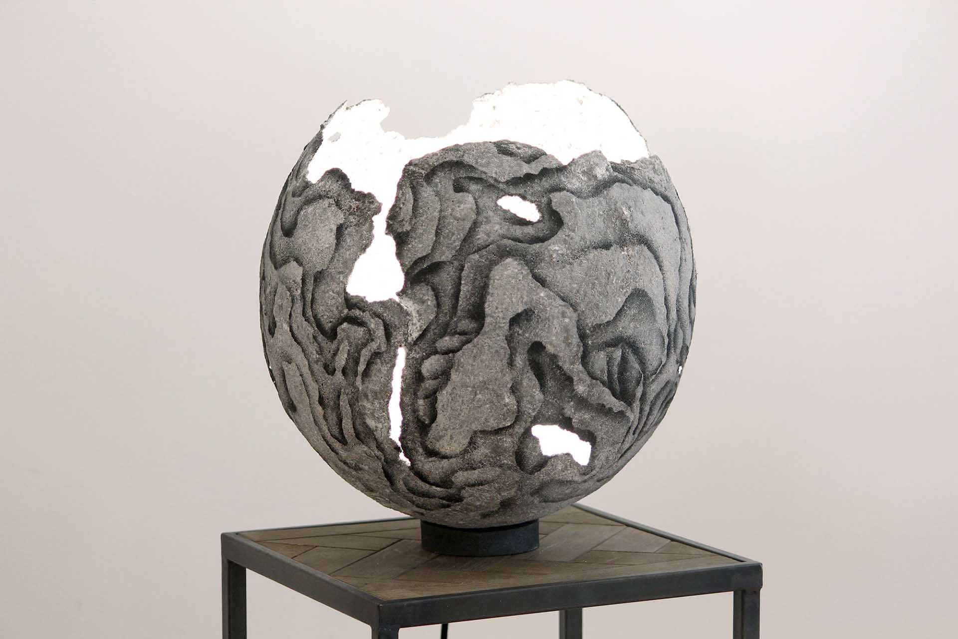 roubens-sanzache-contemporary-abstract-organic-vegetal-dynamic-art-graffiti-paint-sculpture-concrete-lighting-egg_08