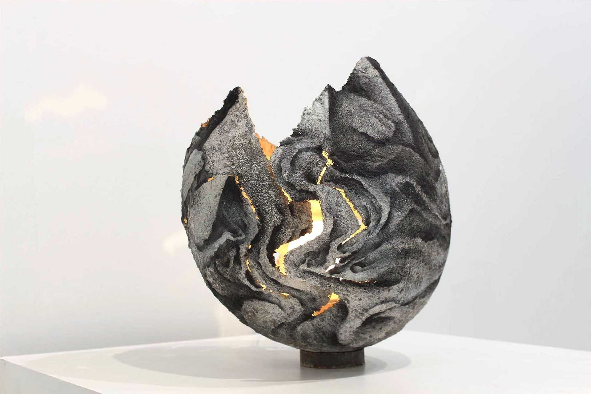roubens-sanzache-contemporary-abstract-organic-vegetal-dynamic-art-graffiti-paint-sculpture-concrete-lighting-egg_25