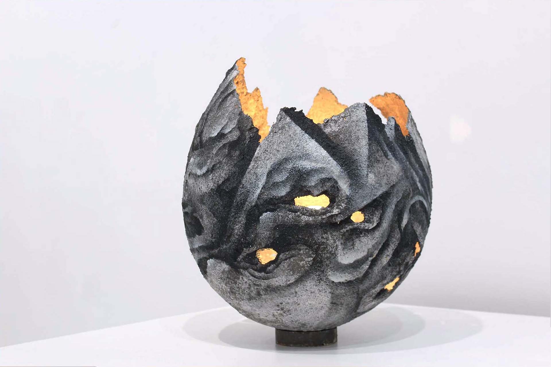 roubens-sanzache-contemporary-abstract-organic-vegetal-dynamic-art-graffiti-paint-sculpture-concrete-lighting-egg_26